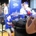 フリーマンが長男と前日会見に登場