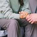 【スポーツメンタル】苦境にいる人を見て疲れるのは脳神経が原因？思いやりのメカニズム