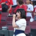 広島　鬼レンチャン達成アイドルが国歌斉唱に登場　伸びのある歌声にスタンド拍手