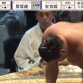 「危険ですので座布団は投げないで。大変危険です…」結びで大波乱！ “乱れ飛ぶ”大量の座布団に館内必死のアナウンス 横綱・豊昇龍が連日の金星配給 安青錦は最速で初金星