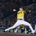 【阪神】湯浅京己、５試合ぶり登板で三者凡退　自身と同じ黄色靱帯骨化症から復活の中日福と談笑