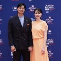 大谷翔平、桃色ドレス姿の真美子夫人と夫婦で２年連続球宴レッドカーペット　長女誕生後初の公の場