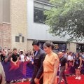 大谷翔平が真美子夫人とレッドカーペットに登場　トップバッターの大役務める「きょうは妻の色に合わせて」手をつなぎ気遣うシーンも