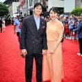 大谷翔平　真美子夫人にロバーツ監督もニッコニコでハグ　長女におもちゃのポルシェプレゼント　歓喜の再会