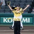 【阪神】サンプラザ中野くんふんどし履いて「ノーバンじゃなかったけどノーパン」ワンバン始球式