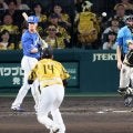 【阪神】「ステルス盗塁」見逃しません　梅野隆太郎があわてずボスラー刺す好送球