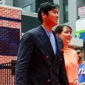 「夫の目も眩ませた」久々登場の真美子さんに海外紙も興味津々　大谷翔平に寄り添う振る舞いに羨望「このカップルは注目を避ける」