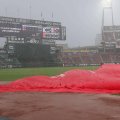 【DeNA】度重なる雨にペースを乱される…午後９時３分から２度目の中断　５回試合成立直後に