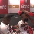 「ほんとかわいいんよwww」試合中に見せたまさかのほっこりシーン！広島の助っ人外国人と通訳のじゃれ合いにファン反応「大谷翔平並に嫌われる理由ない」