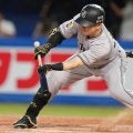 巨人・泉口友汰のバント失敗に「5番でしょ」“懲罰交代”に疑問の声　意気消沈する26歳を慰めるベテランに「優しすぎ」