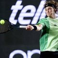  世界10位 逆転勝ちで4強 
