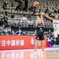 バスケ女子　日本が４強入り　ニュージーランドに快勝　１９歳司令塔・田中こころが躍動、最多１７得点　２大会ぶりアジア女王奪還へ、準決勝は前回女王・中国と激突