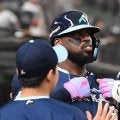 日本ハム　レイエスがリーグ２０号一番乗り！逆方向へパワーで運ぶ　ベンチ前でゴリラポーズ　２試合連発で到達
