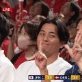 「めっちゃ恥ずかしそうなのが可愛いw」富樫勇樹の“お茶目パフォ”にファン騒然！ ハート・ポーズで後輩応援「最前列で推し活（笑）」「一番沸いた」【バスケ男子日本代表】
