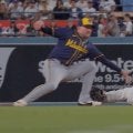 何が起きた…？ 大谷翔平、爆速盗塁で“想定外のアクシデント”「危なすぎる」 スライディング中の“衝撃シーン”「絶対痛いだろ」