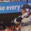 目で追わずともわかる…大谷翔平の“逆方向”33号を浴びた相手投手は「やられた！」の衝撃リアクション ビッグアーチに本拠地も騒然