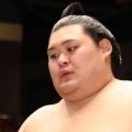 新横綱大の里が痛恨２敗目　伯桜鵬に押し出され、館内座布団舞う　霧島、玉鷲、一山本、草野が１敗で首位並走
