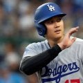 大谷翔平、“怪物”と塁上での恒例シーン「野球の言語は普遍的だ」米メディアも注目　両リーグ最速100得点で勝利に貢献