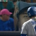 なんだあれは…？ 大谷翔平の打席で“異変”「ギリギリだろ」「何者なんだよw」 バックネット裏の“謎の光景”が話題に