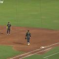 なんだ、ただの聖人か… 大谷翔平、バット破壊後に“まさかの光景”「すげえな」相手野手へのリアクションが話題に「人間性もMVP」