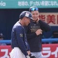 阪神・森下が中大同級生とグラウンドで笑顔の再会　この日１軍昇格のヤクルト・北村恵と神宮で