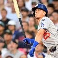 ド軍エドマンが「右足首の捻挫」で交代　ベース踏んだ際に苦悶…スタメン出場も無念