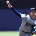 山本由伸の“魔球”は「史上最高」　バット嘲笑う変化に米衝撃「打てるわけがない」