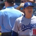 山本由伸の“全力ベースカバー”に実況思わず「この笑顔です」 猛暑下で魅せた“好フィールディング”…表情が物語る