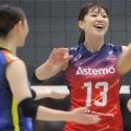 24歳人気女子バレー選手が「なんかデートしているみたい」笑顔の寝そべりショットに「可愛すぎる」　明日“重大発表”の告知も