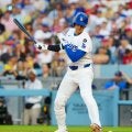 大谷翔平も思わずビックリ！　痛烈ライナーが警備員の右肩に直接ズドン…　本拠地スタンド騒然