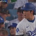 「えっ！肩？」大谷翔平がセキュリティースタッフの肩を“破壊”！？ヒヤリ顔に「あぶねーよマジ」「大丈夫？」