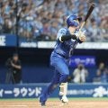 【DeNA】佐野恵太が通算100号メモリアルアーチを確信バットフリップ弾　２年ぶり２ケタ本塁打も