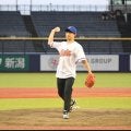 【オイシックス】バスケＢ３新潟の五十嵐圭が始球式「打者に当てないように気をつけた」と笑顔