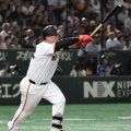 巨人　リチャードが起死回生の４号同点ソロ！東京ドームが大興奮　ハイタッチが強烈？阿部監督が右肩押さえるしぐさも