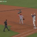 大谷翔平が“ダンシング”？ヌートバーの超好プレーに塁上で大慌て コミカルな動きに「落ち着けｗ」「わちゃわちゃかわええ」 の声