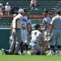 ２選手が足をつって交代の仙台育英・須江監督、相手選手の優しさに感謝「足を伸ばしてくれたり、水をくれたり」　２選手は「重い症状ではない」