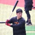 岡本和真が代打で登場 藤浪降板後