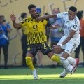 クロップ＆日本代表MFで連覇、ドルトムントの新ホームユニに｢最高すぎないか??｣称賛の声！｢かっこいい!!!｣｢いつかのCLユニを思い出す！｣