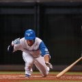 日本ハム松本剛が負傷交代 右手に死球