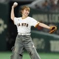【巨人】ももクロ佐々木彩夏が始球式「巨人のユニホームを着てほえているマー君をみたい」と笑顔