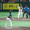 【巨人】右翼手・丸佳浩が東京ドーム天井直撃の打球をスーパーキャッチ！