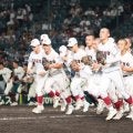 夏の甲子園　広陵の中井淳一部長が涙「本当によく頑張ってくれた」クーリングダウン中に選手たちを見つめ