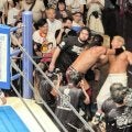 新日本入団ウルフ・アロン、聖地・後楽園ホール大会で初セコンド「勉強になる」目の前で場外乱闘を制止も　ファンも熱視線