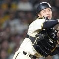 「もはや虎のナイチンゲール」激闘の舞台裏　カメラマンにも見せた阪神“扇の要”の優しさにキュン「坂本誠志郎に恋をした2025」