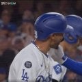 ベッツ逆転弾で大谷翔平も吠えた！ “MVPコンビ”の信頼関係滲む光景に「ベッツ迎える大谷の顔泣けた」SNS上も感涙