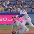 球場騒然！ 大谷翔平、爆速ヒットで“まさかの光景”「そりゃビビる」弾丸ライナーが“頭上通過”→相手投手のリアクションが話題に「すごい音だな」