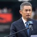 イチローが永久欠番セレモニーに登場　弓子夫人とハグ、豪華レジェンド勢揃い