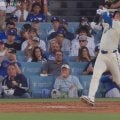大谷翔平の衝撃40号弾で一際目立った“珍グッズ”…ネット裏の熱狂的ファンが見せた“確信リアクション”に注目集まる