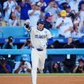 肉球サービス？だワン！大谷翔平　愛犬デコピンの動画投稿　新距離で右の肉球を見せて消え去る