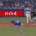 一体、何なんだよ…！ド軍フリーマン、弾丸ライナーで“異常事態”「立てないw」「そりゃビビる」相手投手の頭上ギリギリを”爆速通過”